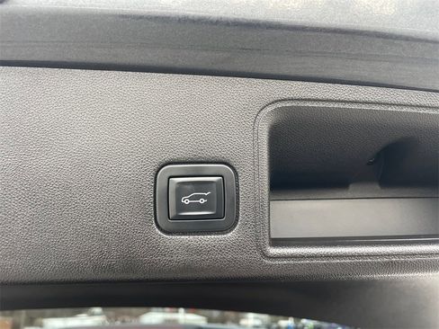 Used 2018 GMC Terrain SLT w/ Preferred Package image 56