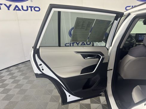 Used 2020 Toyota RAV4 XLE w/ Convenience Package image 31