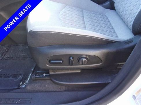 Used 2023 Chevrolet Equinox LS w/ LS Convenience Package image 7