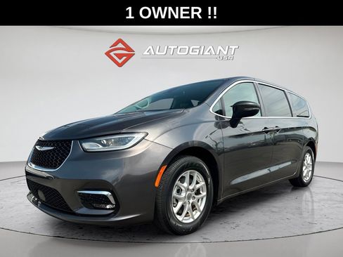Used 2023 Chrysler Pacifica Touring-L FWD image 14