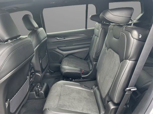 New 2025 Jeep Grand Cherokee L Altitude image 11