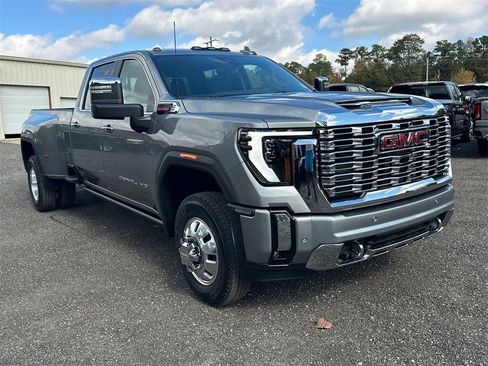 New 2026 GMC Sierra 3500 Denali w/ Denali Reserve Package image 4