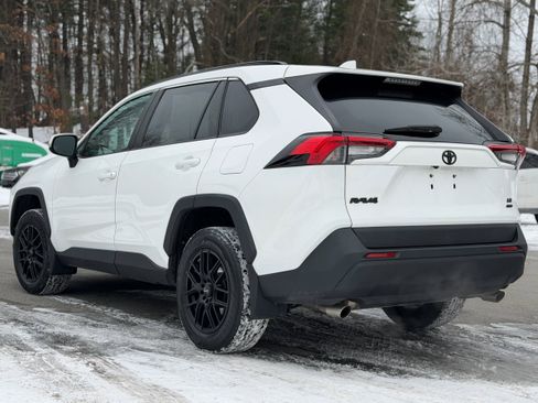 Used 2019 Toyota RAV4 LE image 10