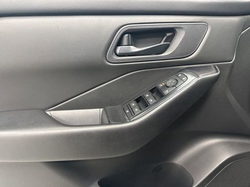 Used 2024 Nissan Rogue S AWD/4WD image 9