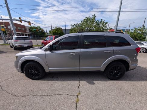 Used 2019 Dodge Journey SE w/ Connectivity Group FWD image 9