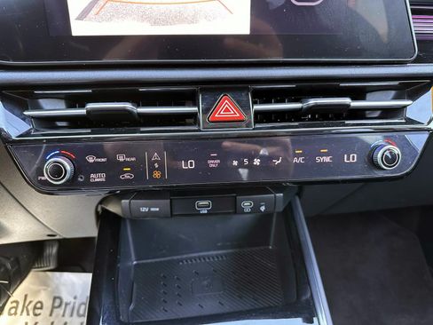 Used 2023 Kia Niro EX FWD image 23