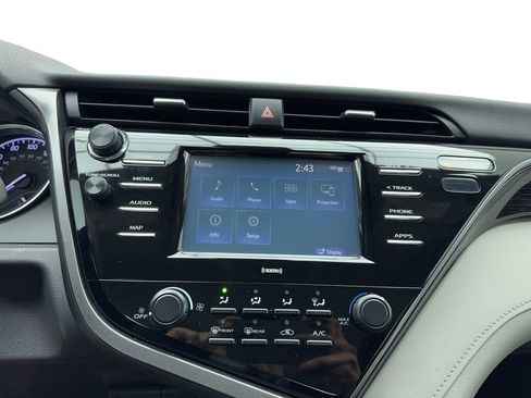 Used 2020 Toyota Camry LE image 21