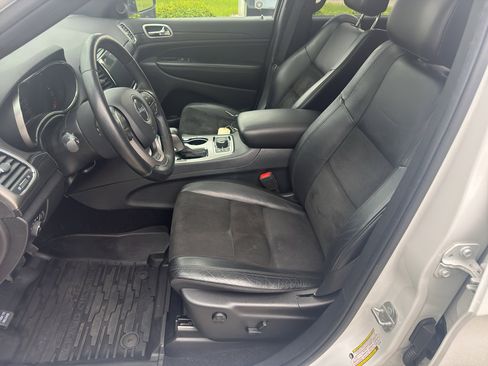 Used 2019 Jeep Grand Cherokee Altitude AWD/4WD image 18