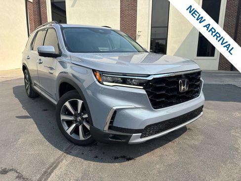 Used 2025 Honda Pilot Elite image 1