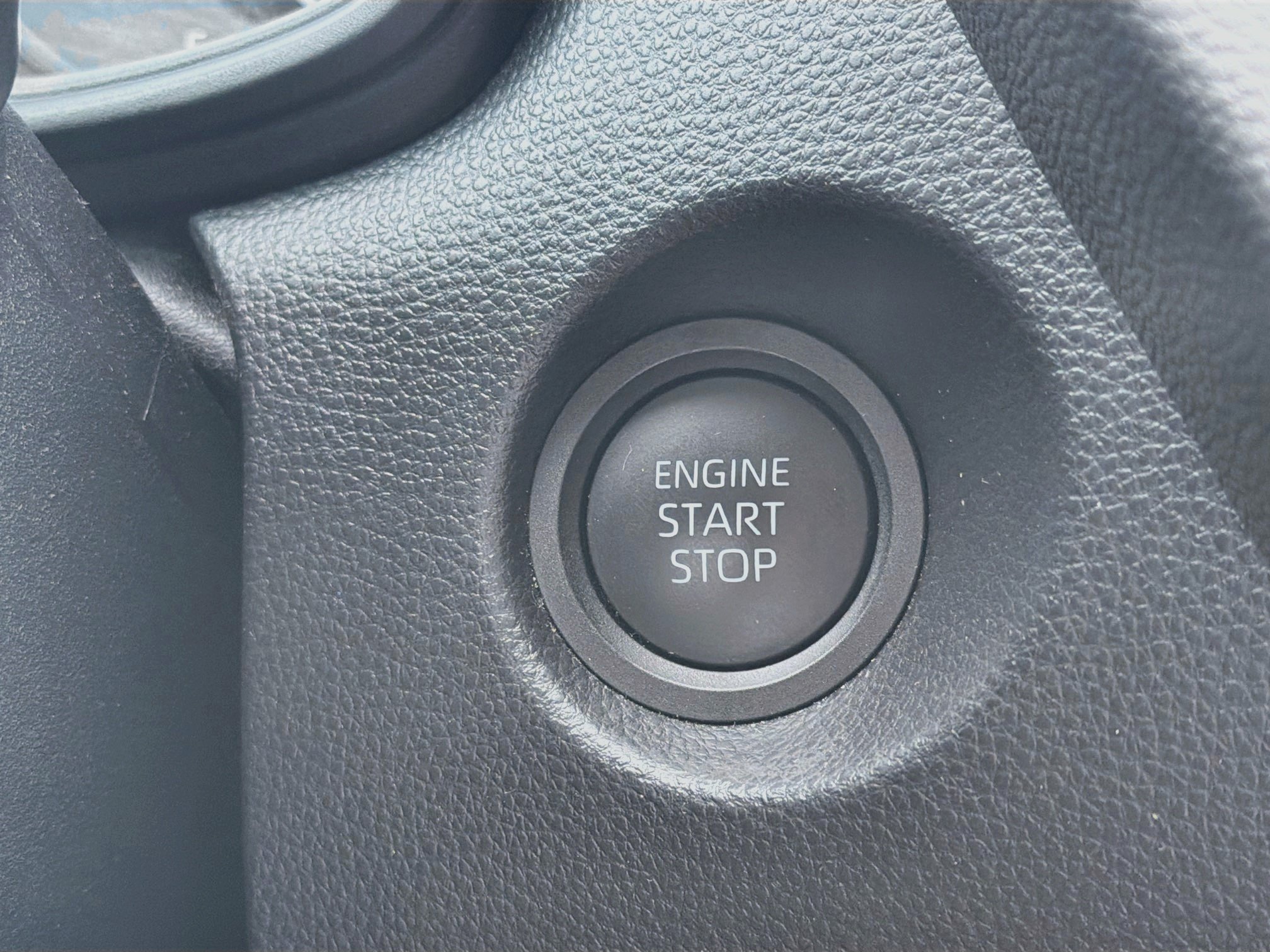 Used 2025 Toyota Corolla Cross LE FWD image 33