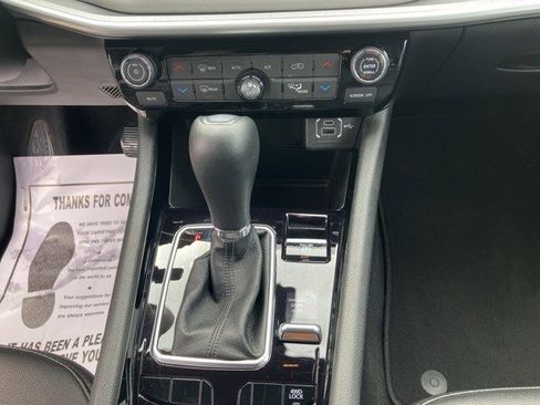 Certified 2025 Jeep Compass Limited image 18