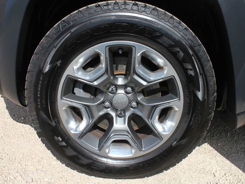 Used 2019 Jeep Cherokee Trailhawk w/ Comfort/Convenience Group AWD/4WD image 46