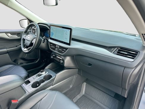 Certified 2025 Ford Escape Platinum w/ Premium Technology Package FWD image 29