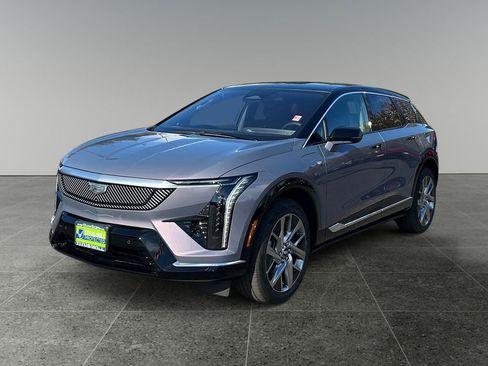 New 2025 Cadillac Optiq Luxury 1 image 3