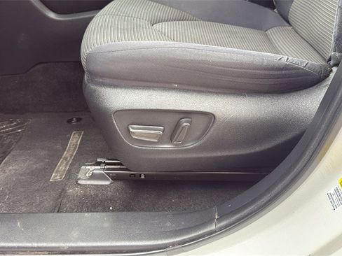 Used 2023 Toyota Highlander LE image 10