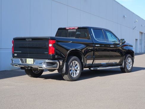 Used 2020 Chevrolet Silverado 1500 LTZ w/ LTZ Premium Package AWD/4WD image 3