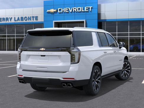 New 2026 Chevrolet Suburban High Country image 6