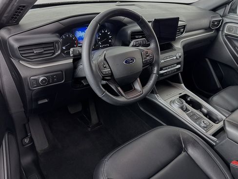 Used 2020 Ford Explorer XLT w/ Equipment Group 202A AWD/4WD image 9