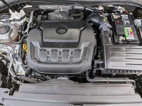 Used 2018 Volkswagen Tiguan SE w/ Panoramic Sunroof Package image 23