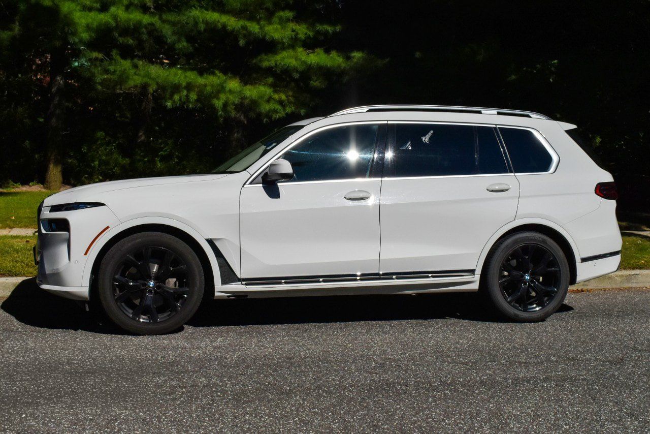 Used 2026 BMW X7 xDrive40i AWD/4WD image 3