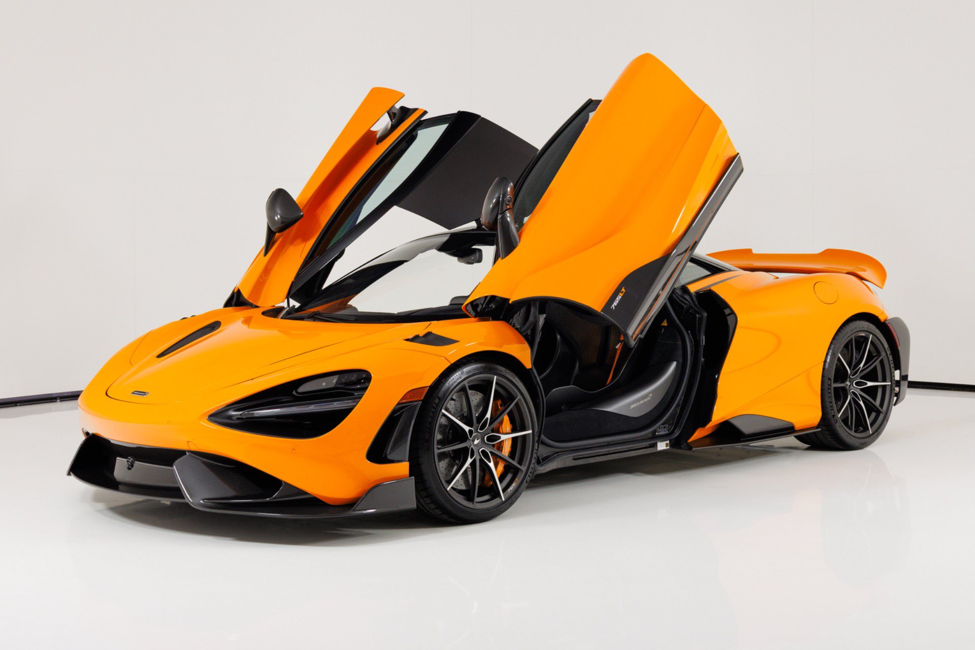 Used 2021 McLaren 765LT RWD image 9