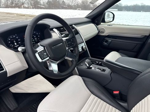 Used 2021 Land Rover Discovery S R-Dynamic image 11