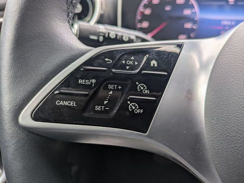 Used 2025 Mercedes-Benz GLC 300 4MATIC image 16