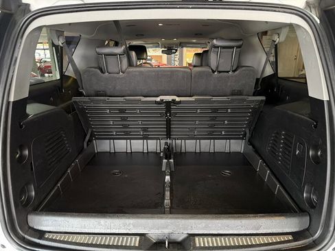 Used 2020 Chevrolet Suburban LT image 32