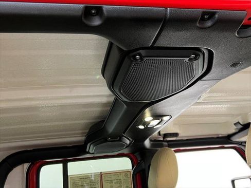 Certified 2021 Jeep Gladiator Overland w/ Cold Weather Group image 15