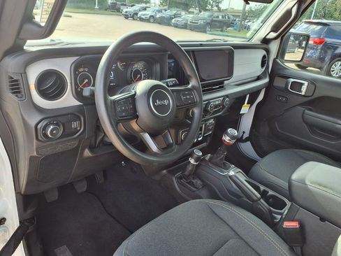 Used 2025 Jeep Wrangler Sport AWD/4WD image 9