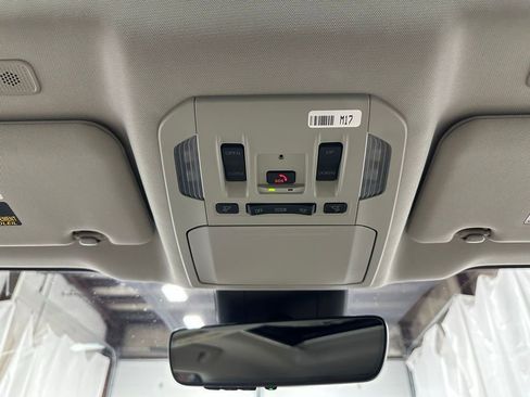 Used 2025 Toyota Highlander XLE image 42