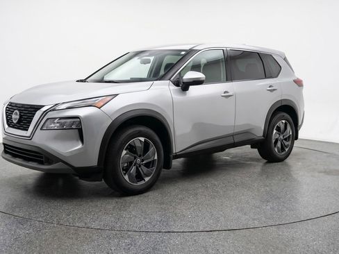 Used 2025 Nissan Rogue SV AWD/4WD image 3