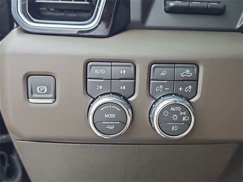 Certified 2026 GMC Sierra 3500 Denali w/ Denali Reserve Package image 24