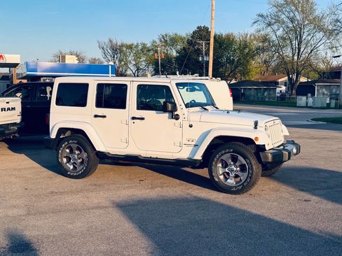 Used 2018 Jeep Wrangler Unlimited Sahara w/ Connectivity Group AWD/4WD image 7