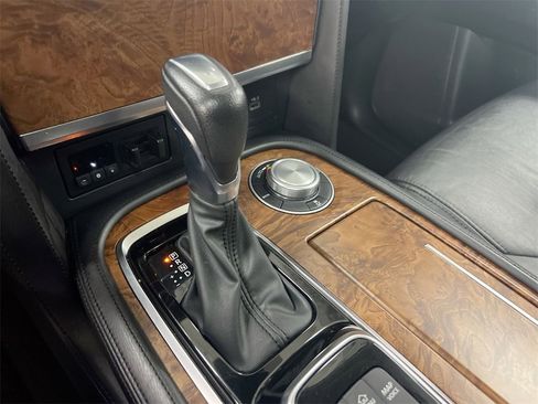 Used 2024 Nissan Armada SL w/ Captain's Chairs Package image 18