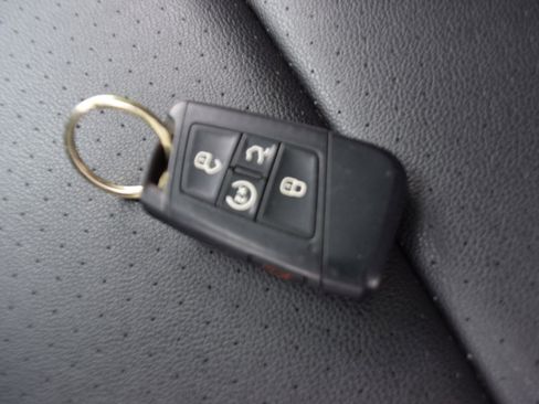 Used 2022 Volkswagen Atlas SEL R-Line image 29