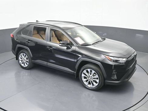Used 2025 Toyota RAV4 XLE Premium FWD image 56