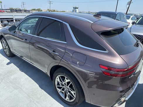 Used 2023 Genesis GV70 2.5T w/ Advanced Package AWD/4WD image 7
