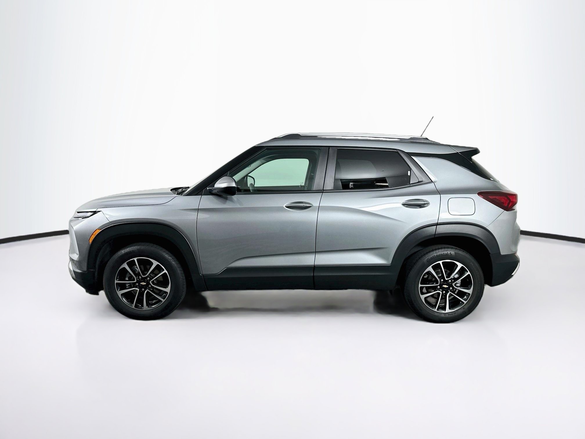 Used 2025 Chevrolet TrailBlazer LT AWD/4WD image 4