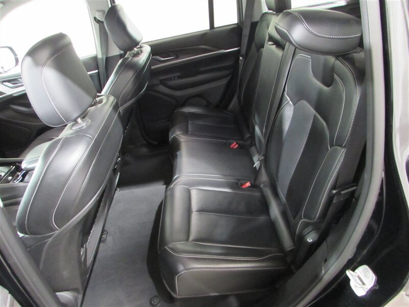 Used 2023 Jeep Grand Cherokee Limited AWD/4WD image 37
