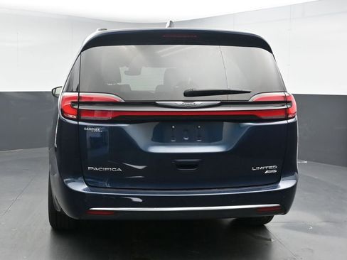 Used 2023 Chrysler Pacifica Limited image 7