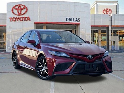 Used 2023 Toyota Camry SE image 1