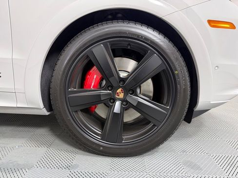 New 2026 Porsche Cayenne GTS image 15