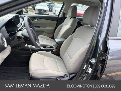 Used 2021 Kia Forte LXS FWD image 3