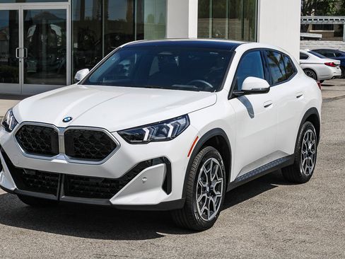 New 2026 BMW X2 xDrive28i w/ Technology Package AWD/4WD image 3