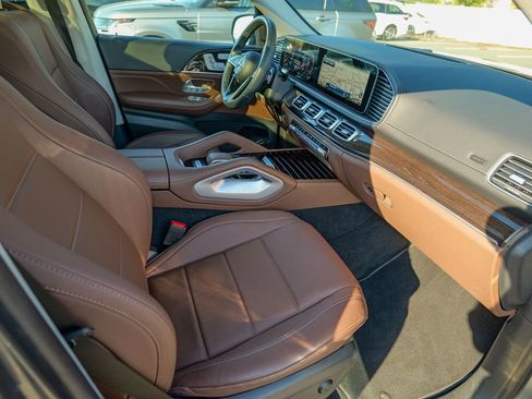 Used 2024 Mercedes-Benz GLS 450 4MATIC image 38