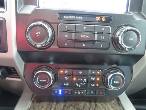 Used 2019 Ford F250 Lariat w/ Lariat Ultimate Package AWD/4WD image 29