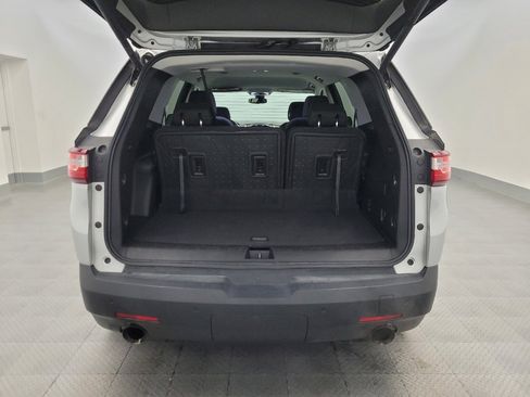 Used 2020 Chevrolet Traverse LT image 29