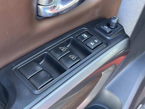 Used 2017 Nissan Titan Platinum Reserve image 25