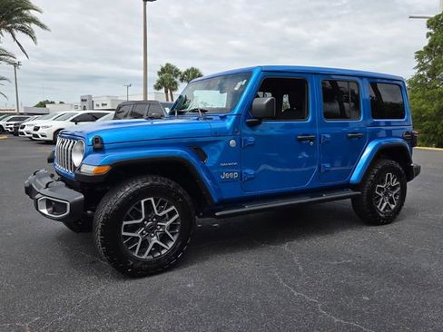 Used 2024 Jeep Wrangler Unlimited Sahara w/ Technology Group AWD/4WD image 3
